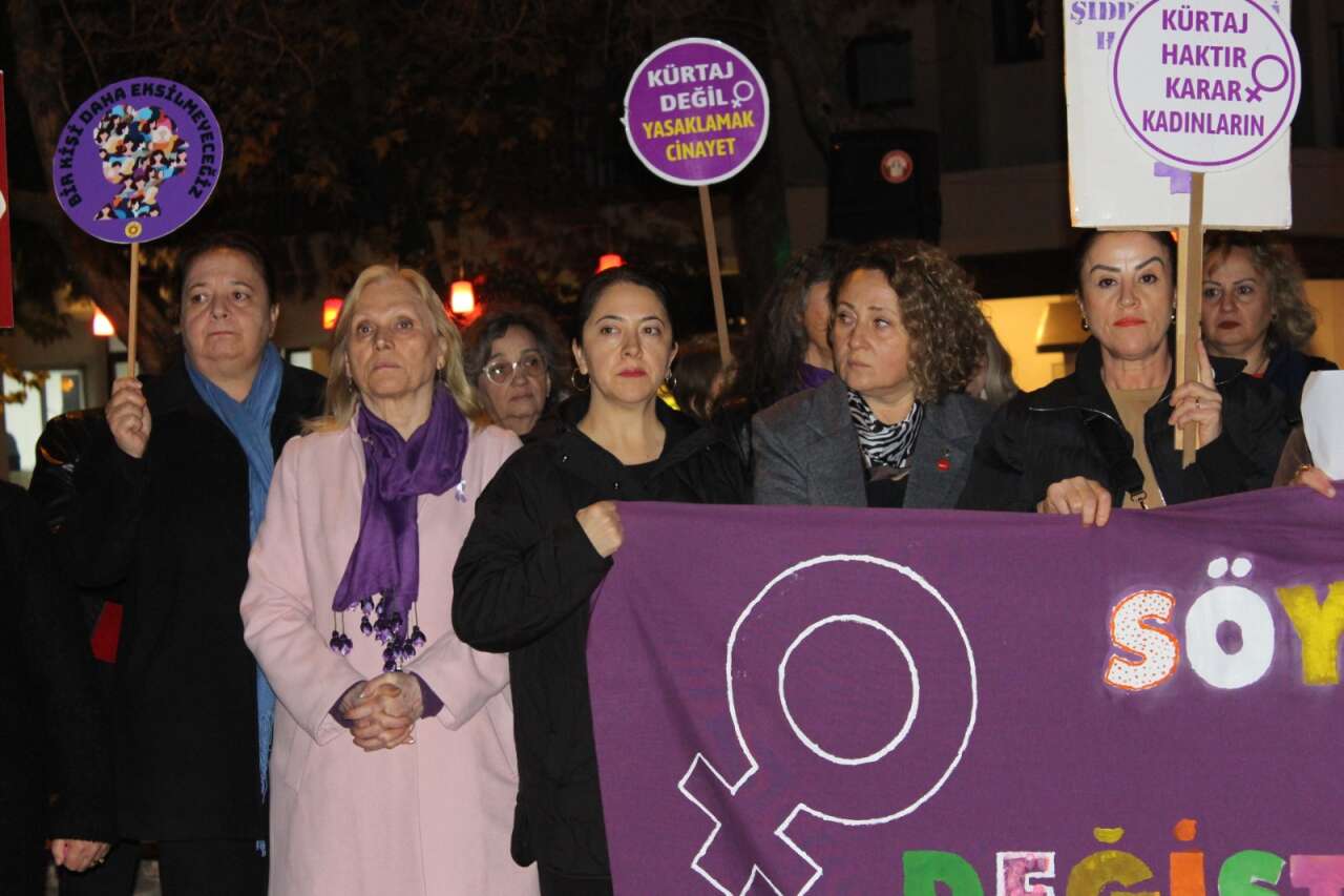 Menteşe Kadın Platformu, 25 Kasım’da Sokakları Doldurdu: “Dünya Yerinden Oynar, Kadınlar Özgür Olsa!” 19